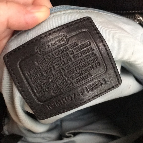 Gorgeous Coach Large Pebbled Leather Black Crossbody Bag - Picture 7 of 12